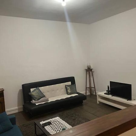 Superbe Appartement Avec Parking Gratuit Vaulx-en-Velin Luaran gambar