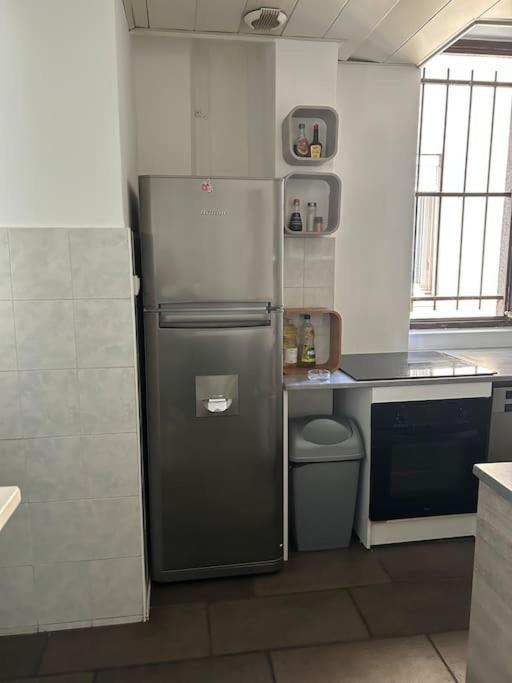 Superbe Appartement Avec Parking Gratuit Vaulx-en-Velin Luaran gambar